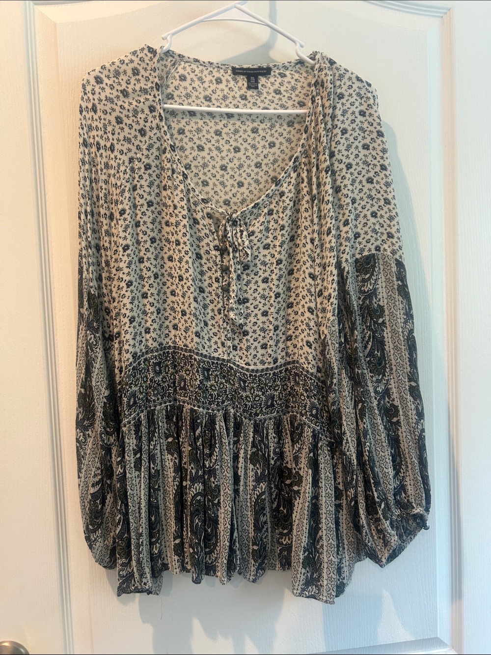 Beautiful American Eagle Outfitters Cream boho Navy Paisley Peasant Blouse XXL
